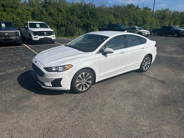 2020 Ford Fusion SE — photo 1 of 13