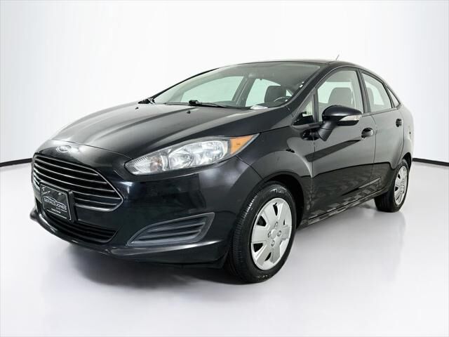 2016 Ford Fiesta SE — photo 1 of 13