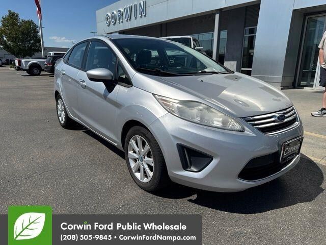 2012 Ford Fiesta SE — photo 1 of 13