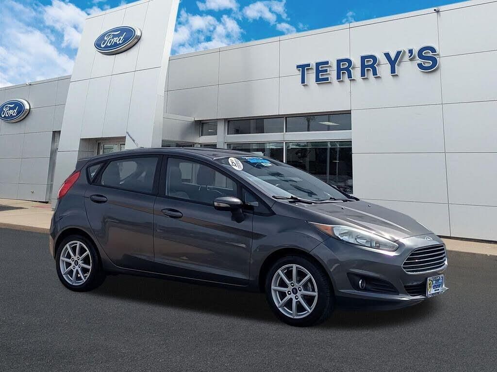 2016 Ford Fiesta SE — photo 1 of 1