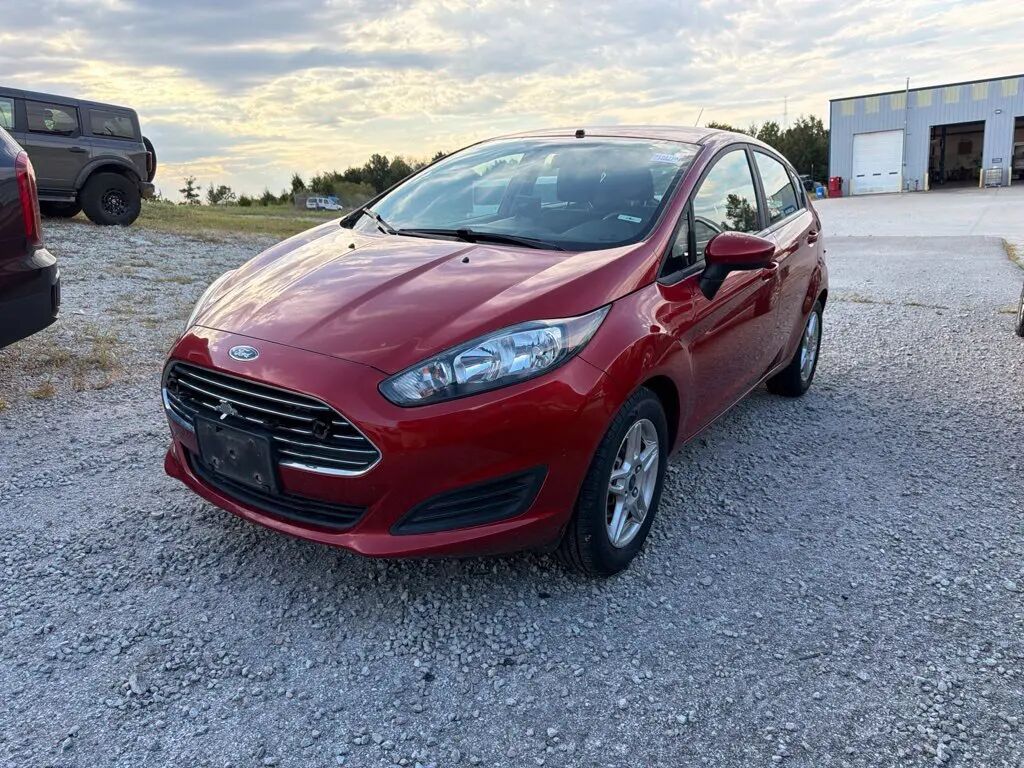 2019 Ford Fiesta SE — photo 1 of 10