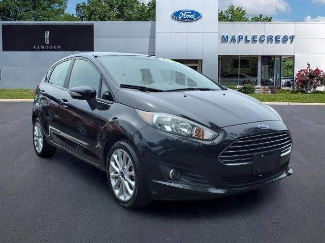 2014 Ford Fiesta SE — photo 1 of 3