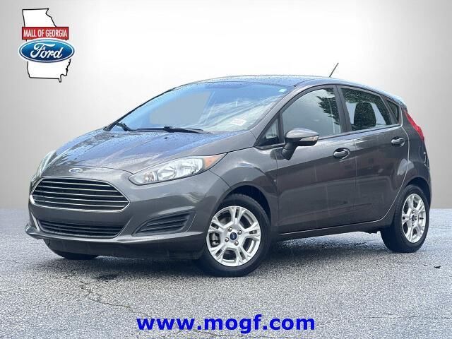 2015 Ford Fiesta SE — photo 1 of 13