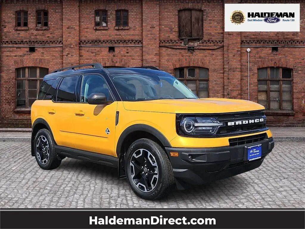 2022 Ford Bronco Sport Outer Banks — photo 1 of 13