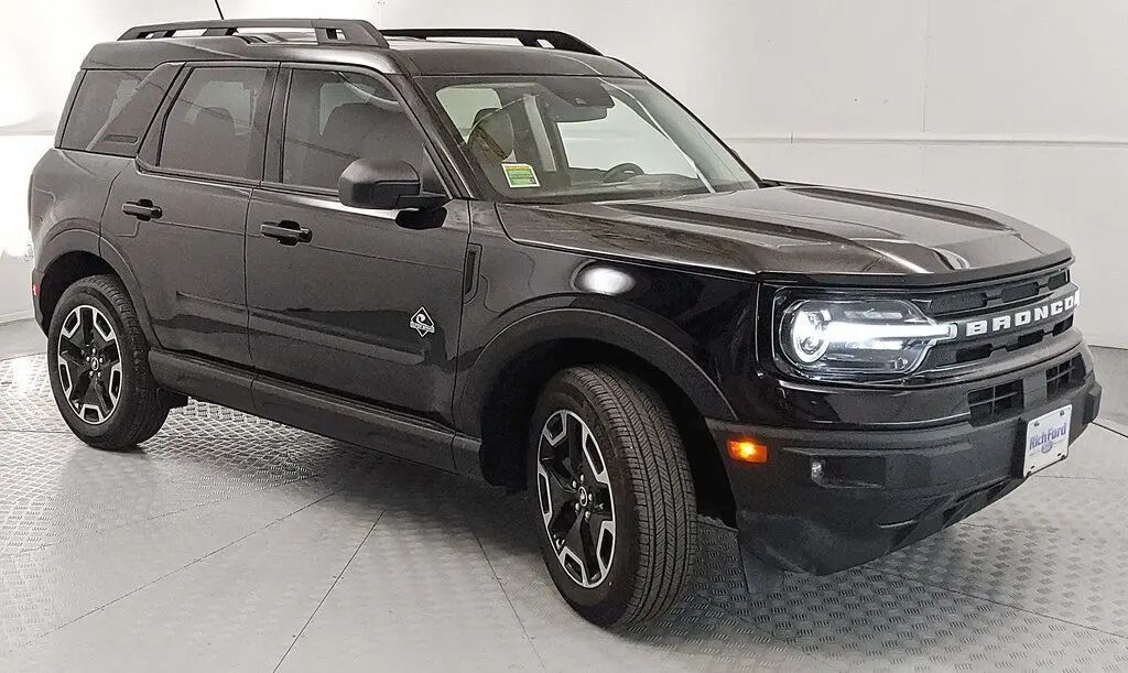 2024 Ford Bronco Sport Outer Banks — photo 1 of 13