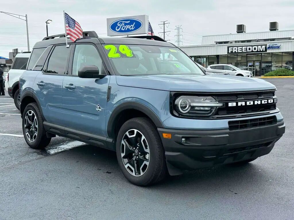 2024 Ford Bronco Sport Outer Banks — photo 1 of 13