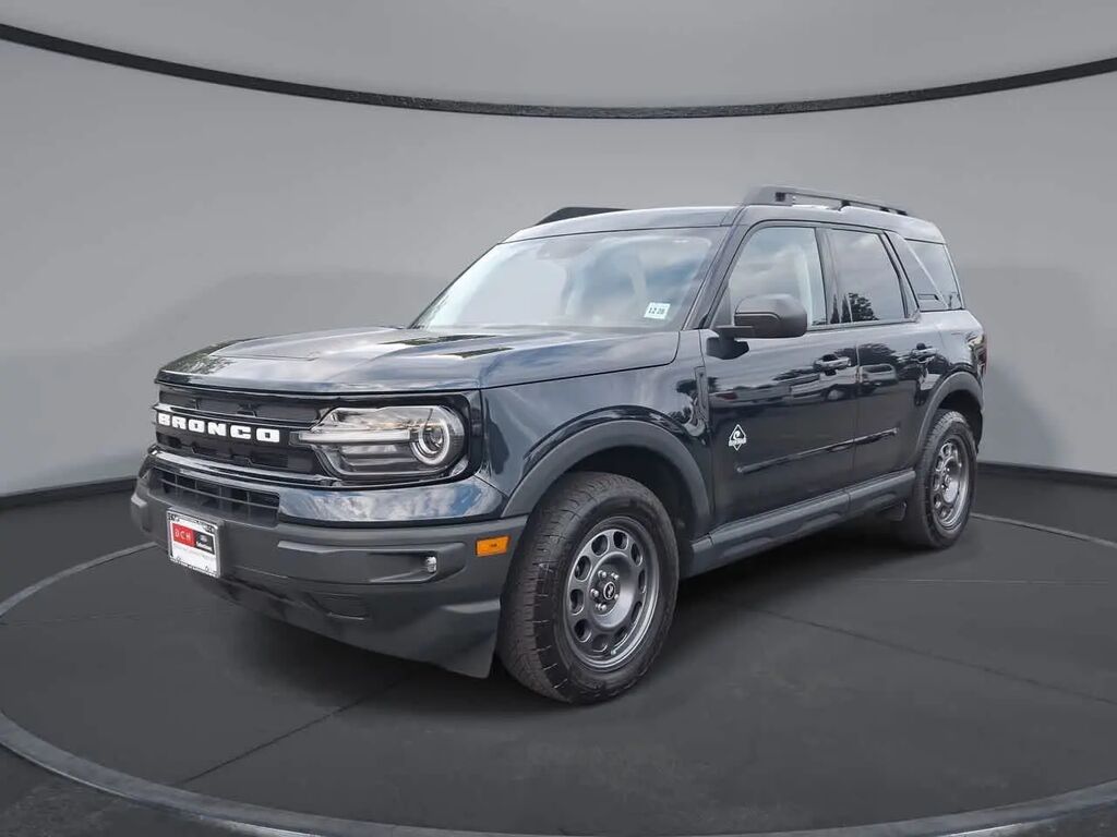 2023 Ford Bronco Sport Outer Banks — photo 1 of 13