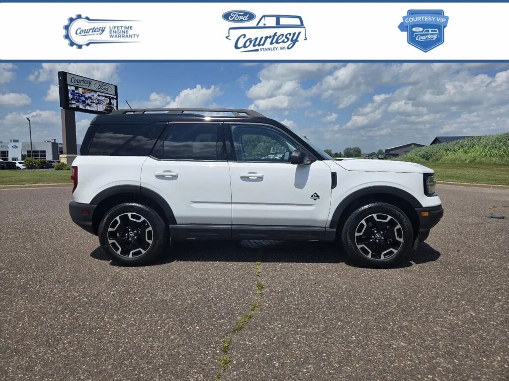 2023 Ford Bronco Sport Outer Banks — photo 1 of 14