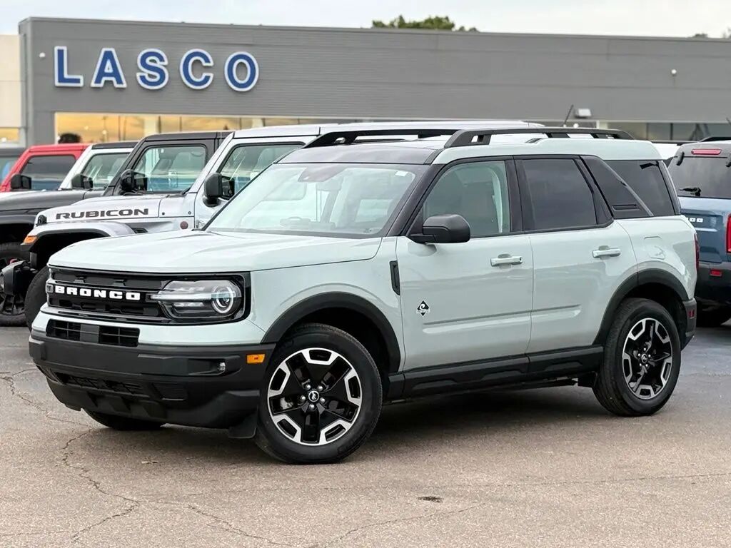 2023 Ford Bronco Sport Outer Banks — photo 1 of 13