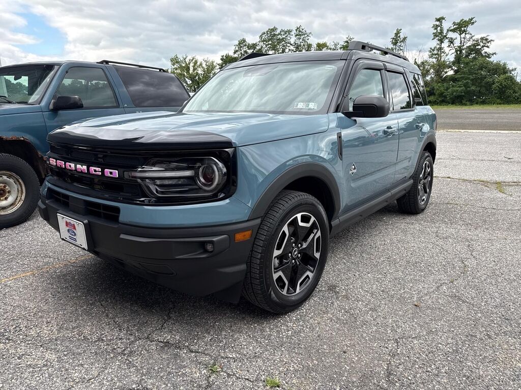 2023 Ford Bronco Sport Outer Banks — photo 1 of 13