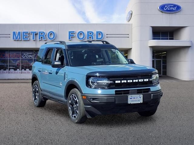 2023 Ford Bronco Sport Outer Banks — photo 1 of 13