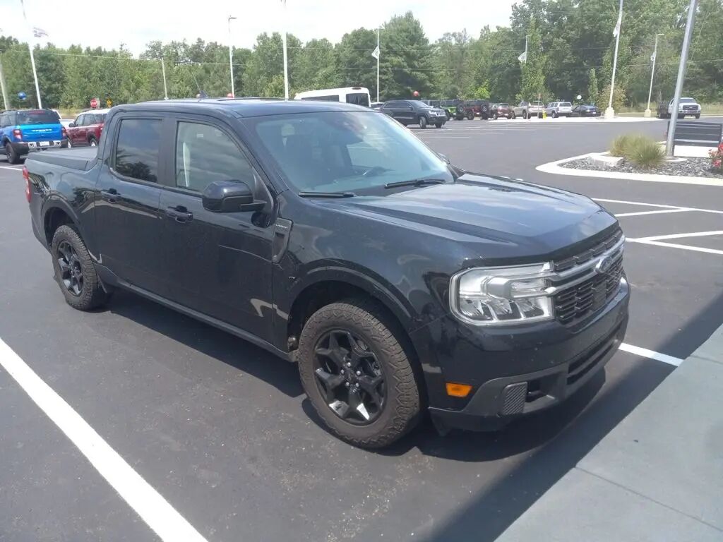 2022 Ford Maverick Lariat — photo 1 of 13