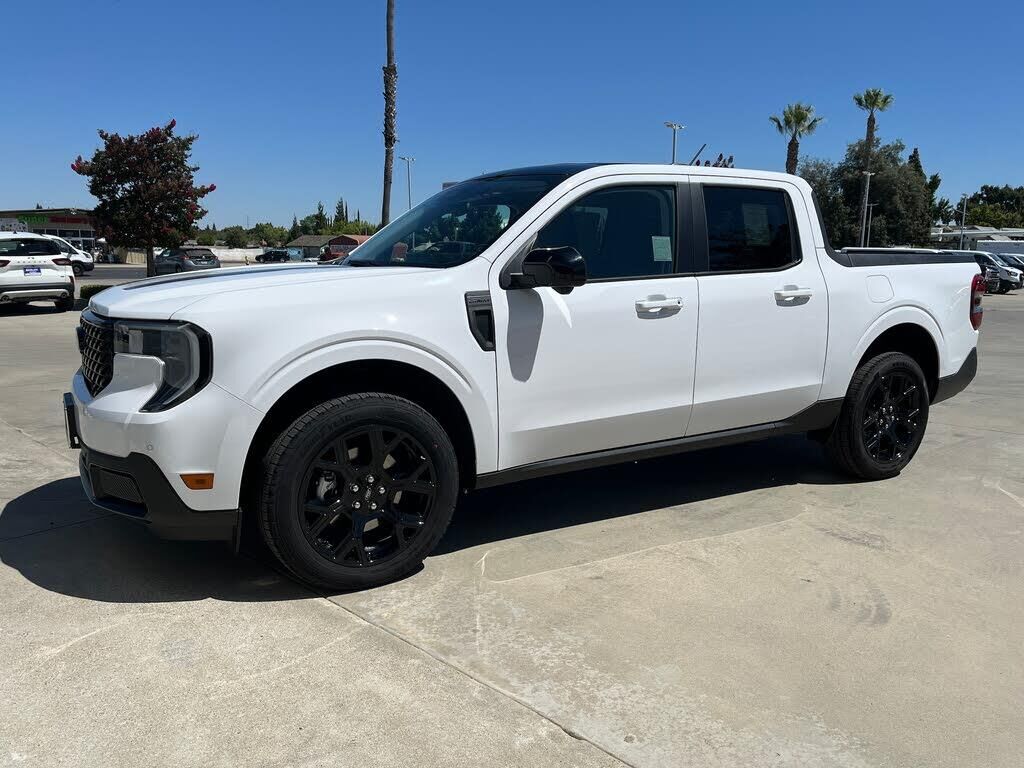2025 Ford Maverick Lariat — photo 1 of 1