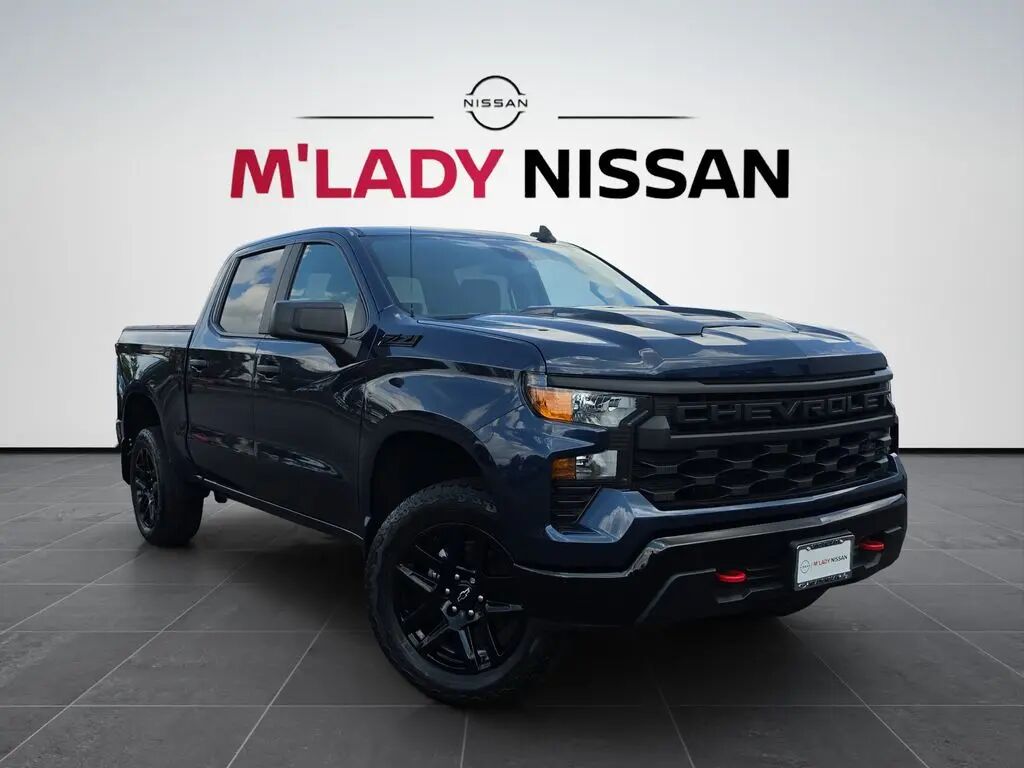 2023 Chevrolet Silverado 1500 Custom Trail Boss — photo 1 of 12