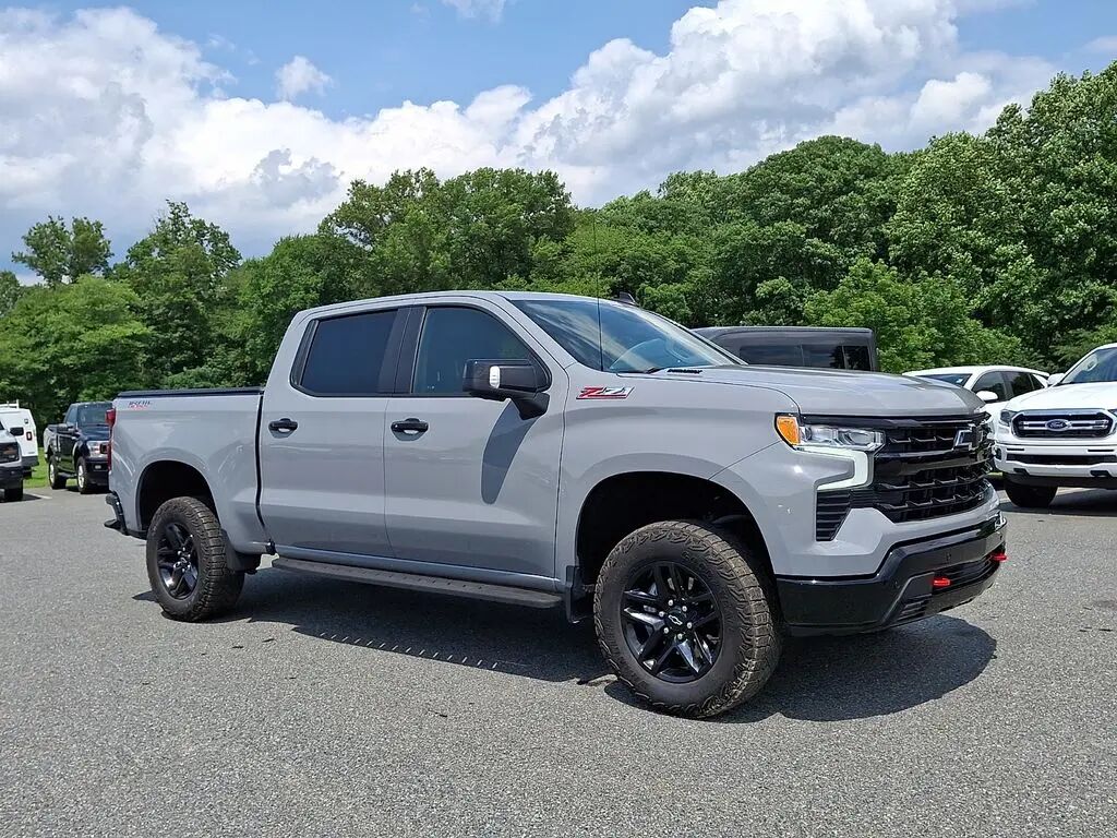 2024 Chevrolet Silverado 1500 LT Trail Boss — photo 1 of 13