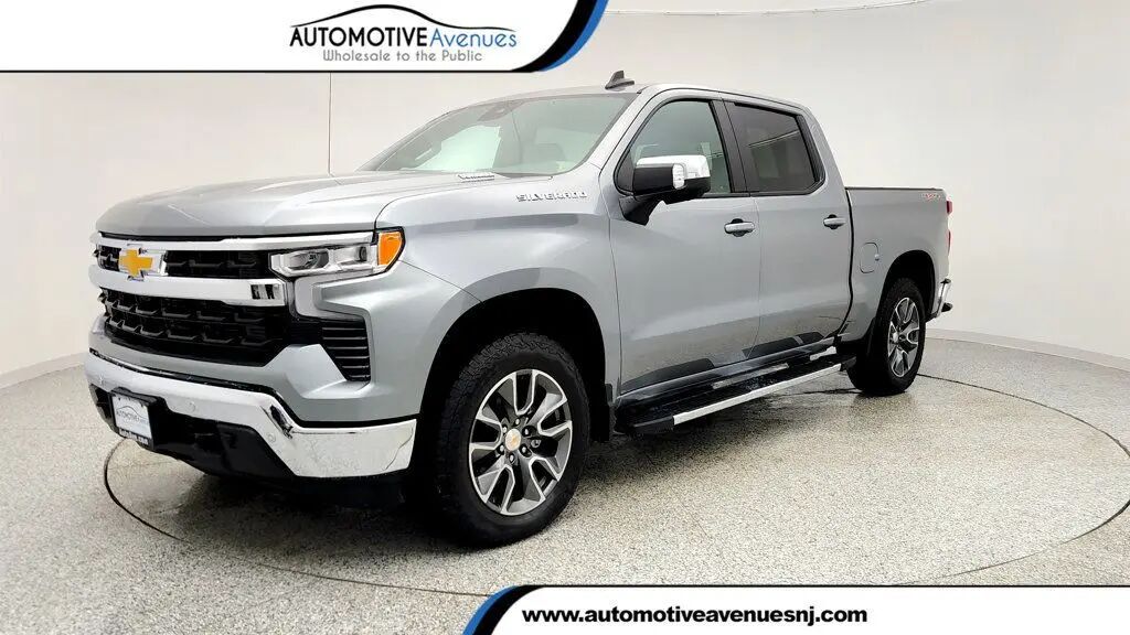 2025 Chevrolet Silverado 1500 LT — photo 1 of 13