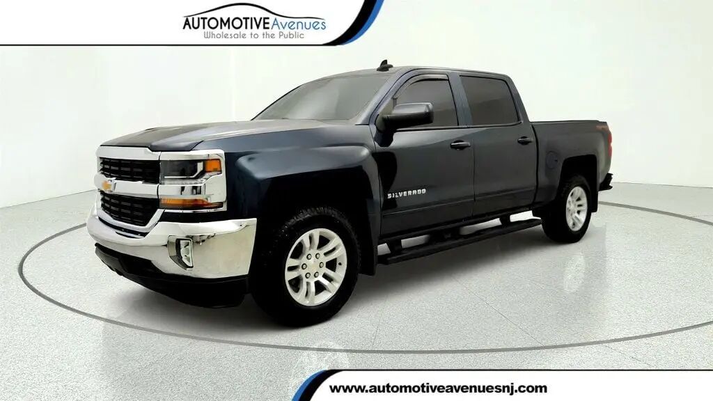 2017 Chevrolet Silverado 1500 LT — photo 1 of 13