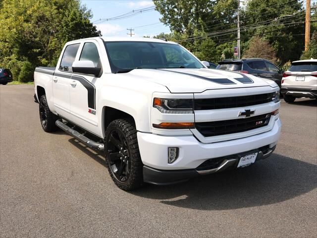 2017 Chevrolet Silverado 1500 LT — photo 1 of 13