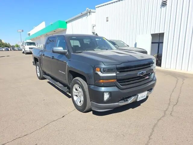 2018 Chevrolet Silverado 1500 LT — photo 1 of 5