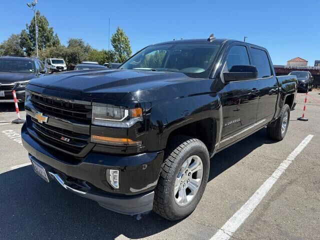 2018 Chevrolet Silverado 1500 LT — photo 1 of 13