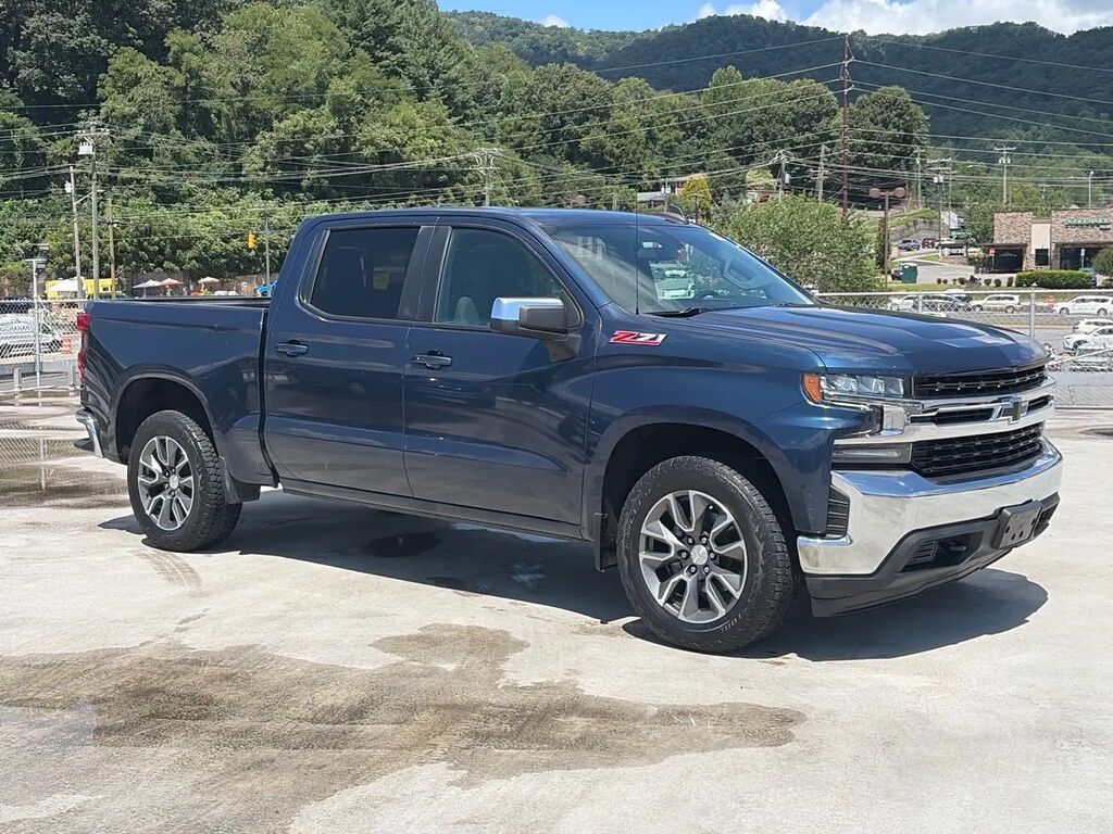 2021 Chevrolet Silverado 1500 LT — photo 1 of 17