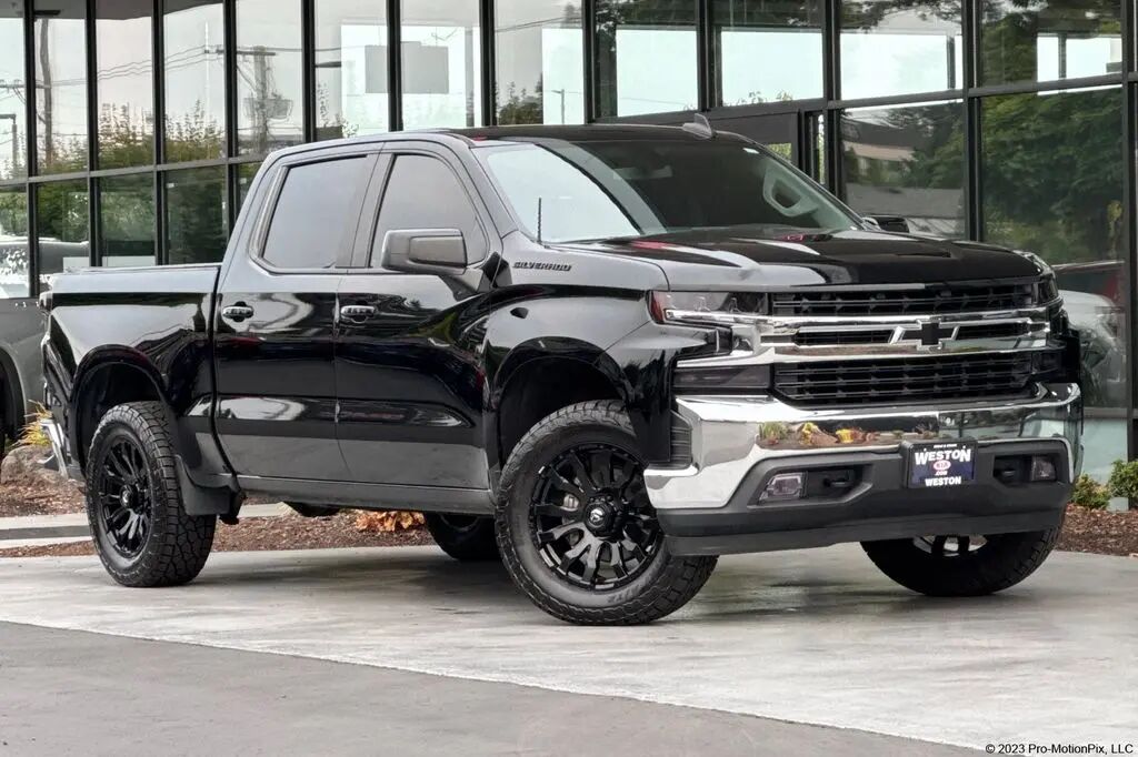 2020 Chevrolet Silverado 1500 LT — photo 1 of 13