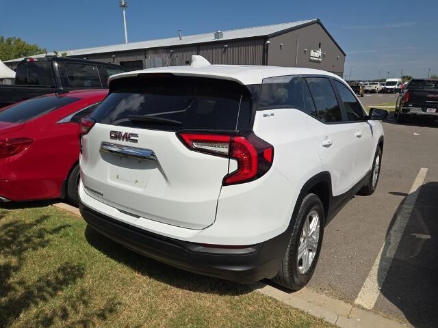 2024 GMC Terrain SLE — photo 1 of 10