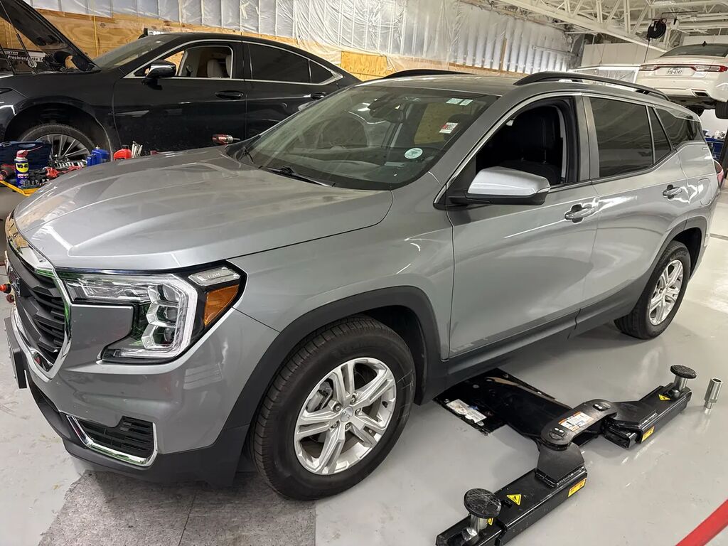 2024 GMC Terrain SLE — photo 1 of 2