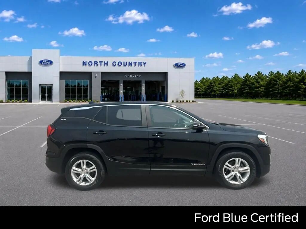 2021 GMC Terrain SLE — photo 1 of 9