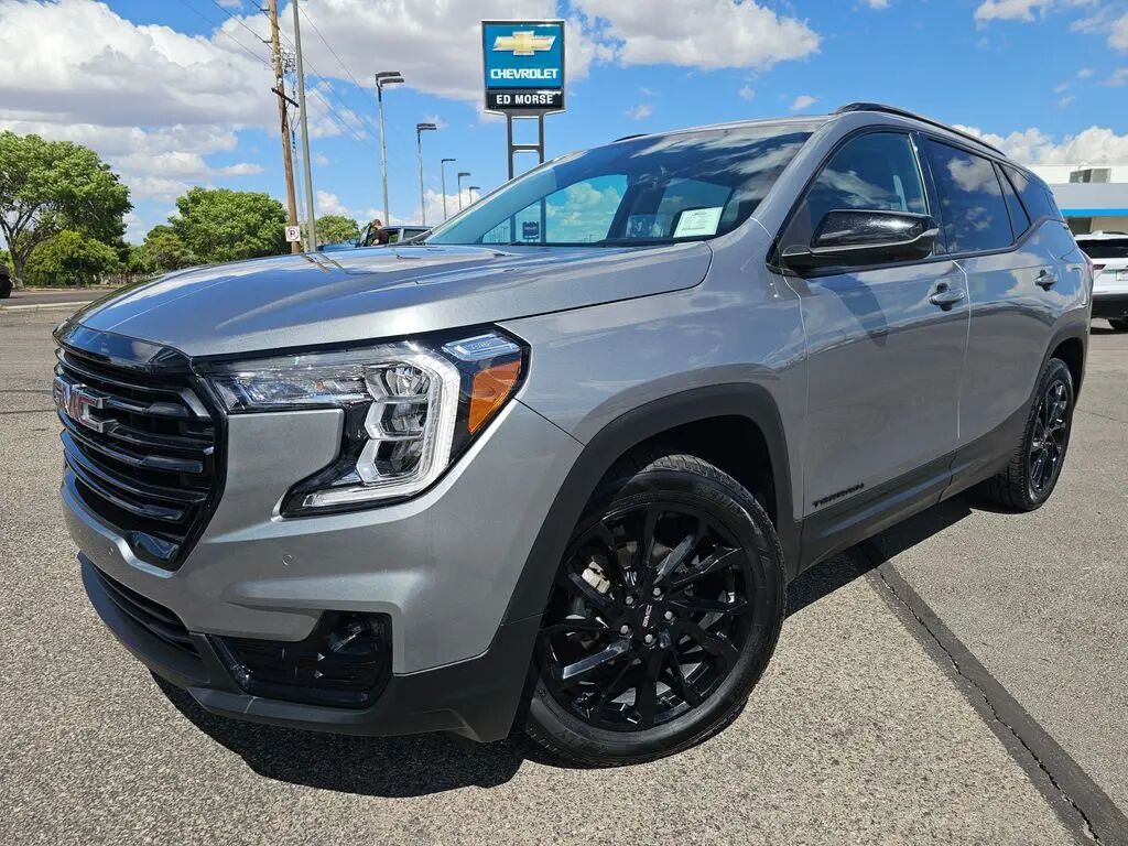 2023 GMC Terrain SLT — photo 1 of 13