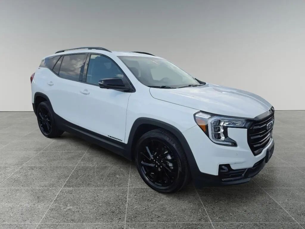 2024 GMC Terrain SLT — photo 1 of 13