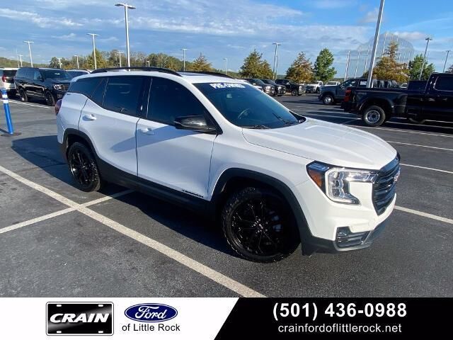 2022 GMC Terrain SLT — photo 1 of 13