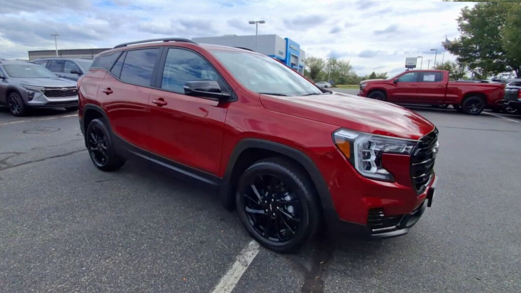 2023 GMC Terrain SLE — photo 1 of 7