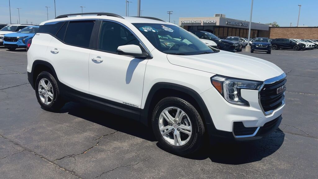 2024 GMC Terrain SLE — photo 1 of 7