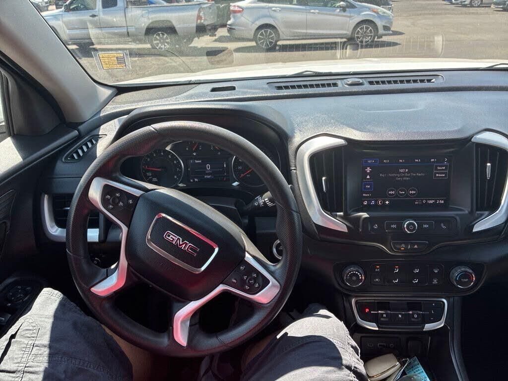 2024 GMC Terrain SLE — photo 1 of 1