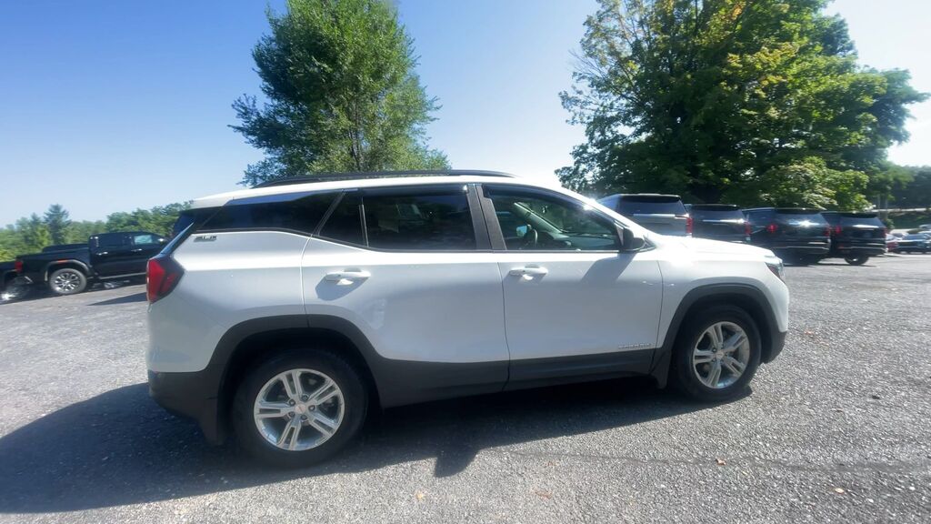 2021 GMC Terrain SLE — photo 1 of 7
