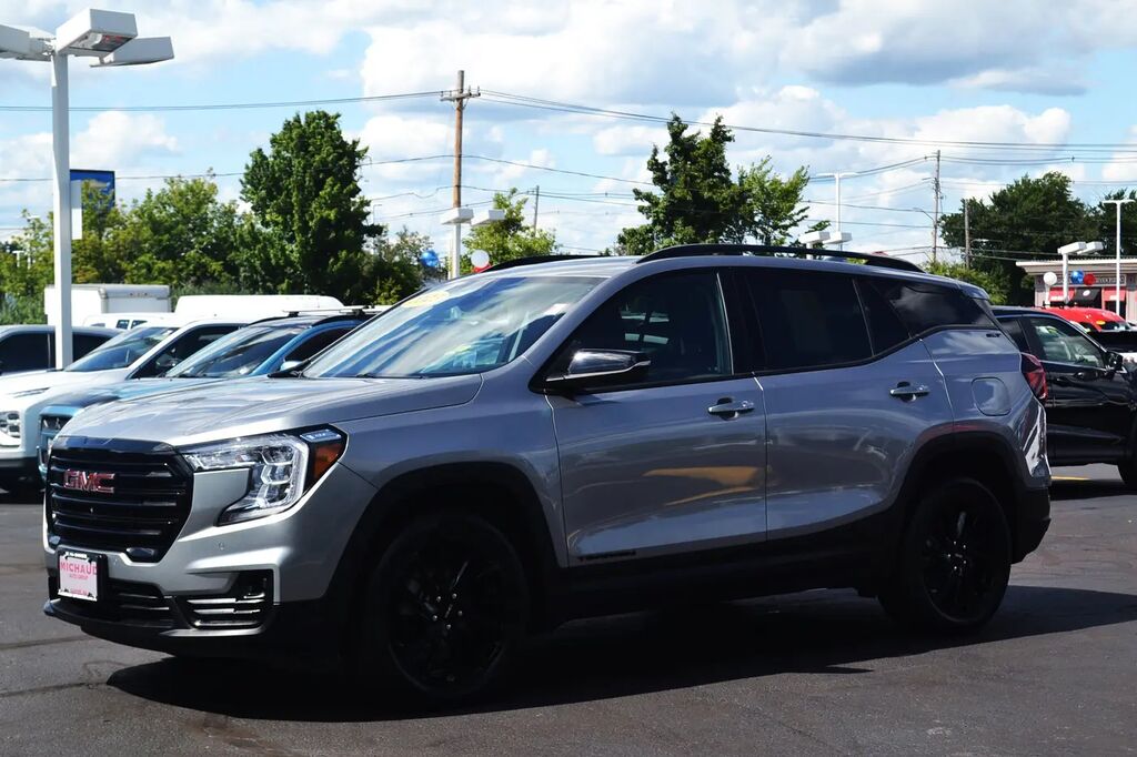 2023 GMC Terrain SLT — photo 1 of 13