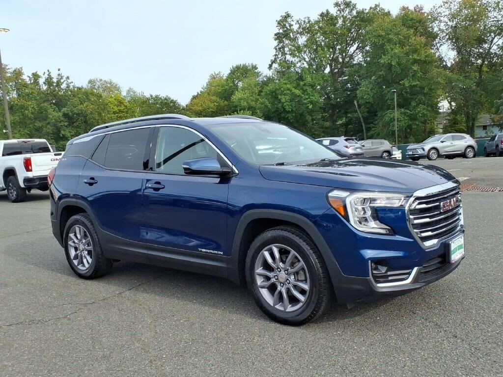 2022 GMC Terrain SLT — photo 1 of 13