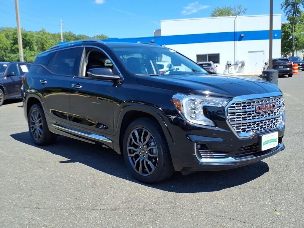 2023 GMC Terrain Denali — photo 1 of 13