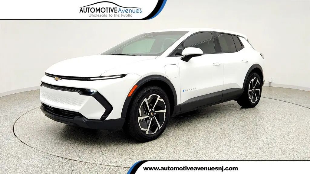 2025 Chevrolet Equinox EV LT — photo 1 of 13