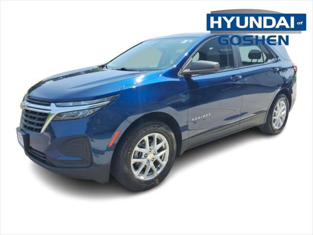 2022 Chevrolet Equinox LS — photo 1 of 3