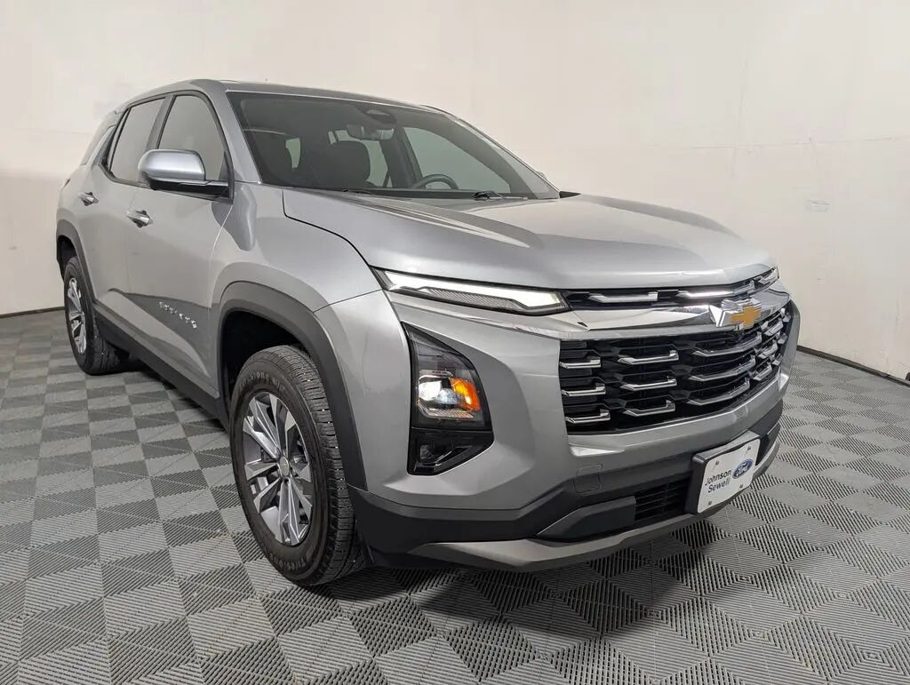 2025 Chevrolet Equinox LT — photo 1 of 15