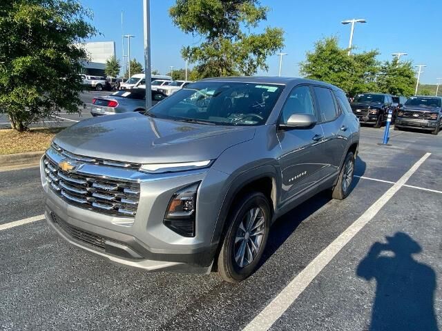 2025 Chevrolet Equinox LT — photo 1 of 3