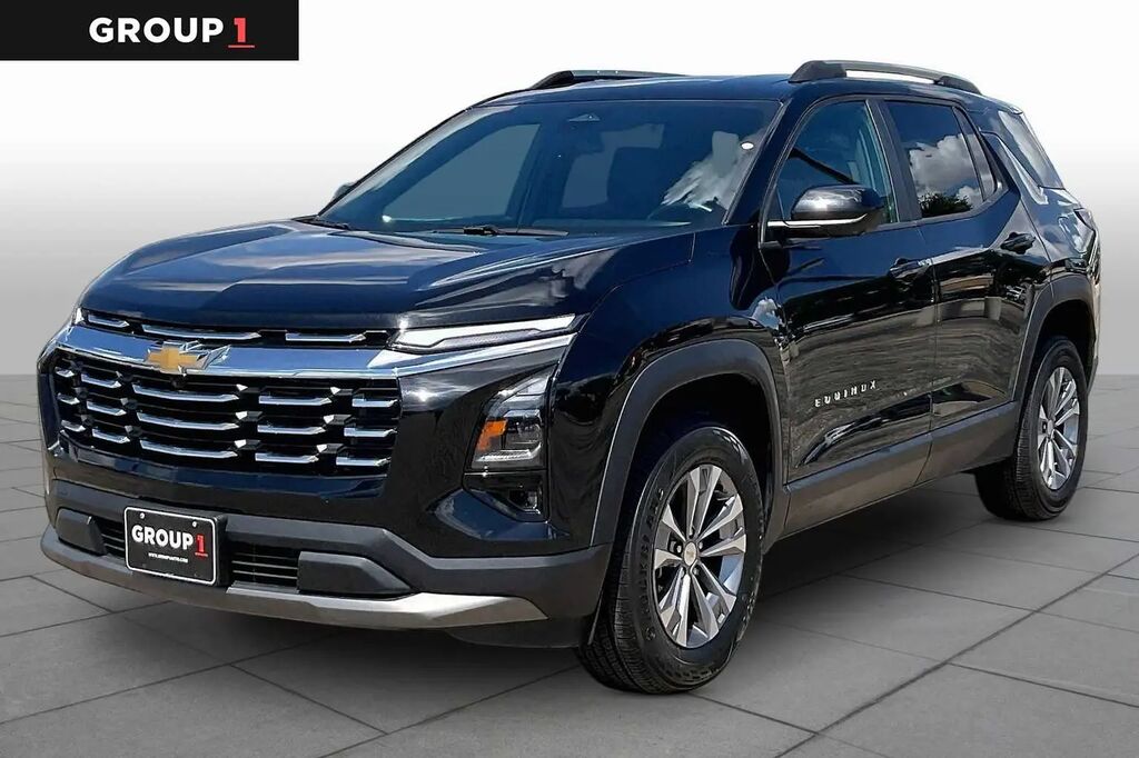 2025 Chevrolet Equinox LT — photo 1 of 13