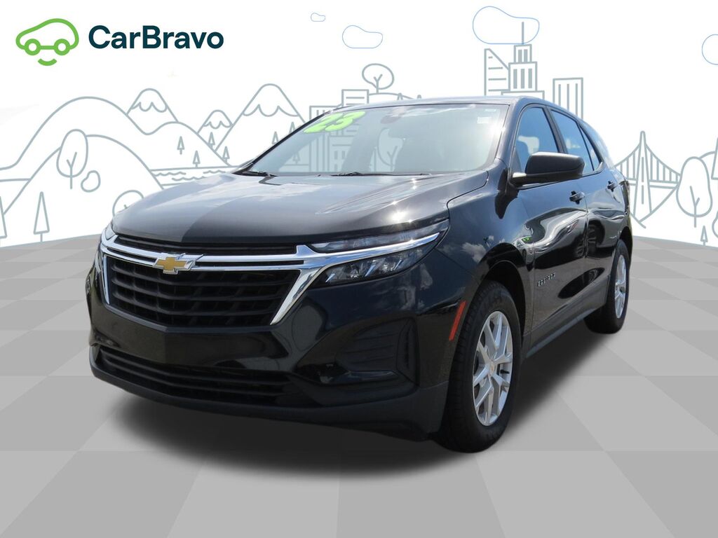 2023 Chevrolet Equinox LS — photo 1 of 7