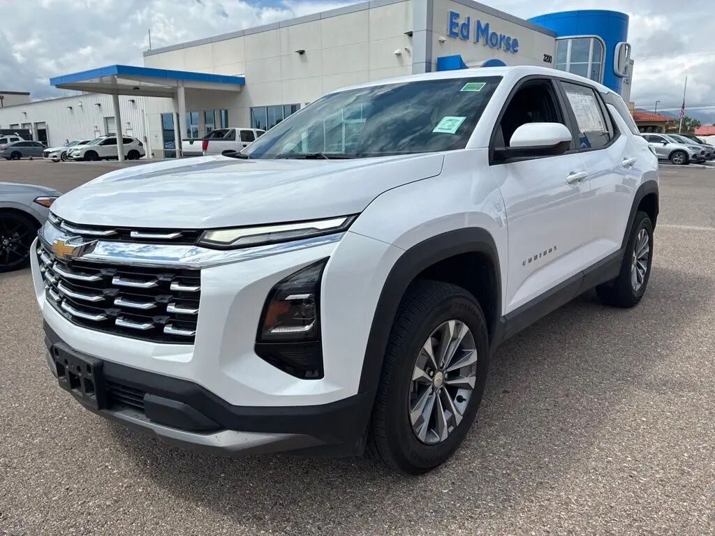 2025 Chevrolet Equinox LT — photo 1 of 13