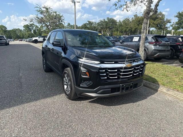2025 Chevrolet Equinox LT — photo 1 of 8