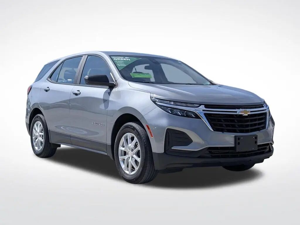 2023 Chevrolet Equinox LS — photo 1 of 11