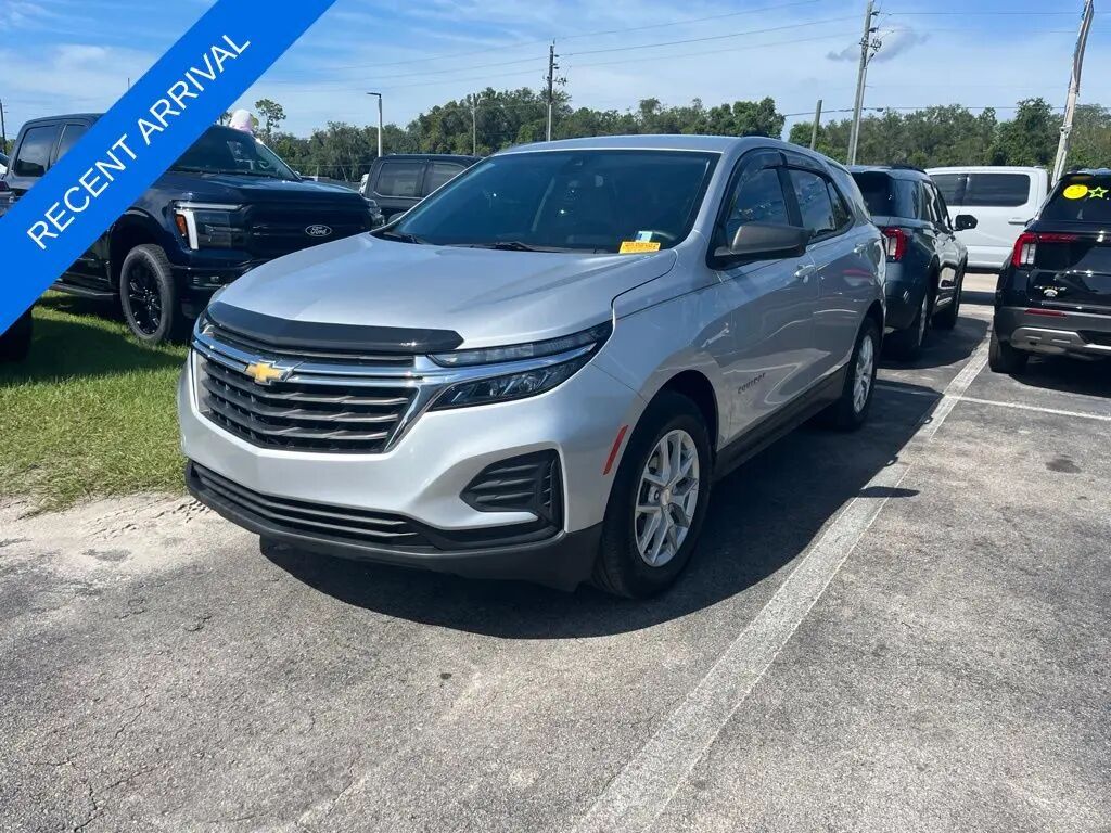 2022 Chevrolet Equinox LS — photo 1 of 13