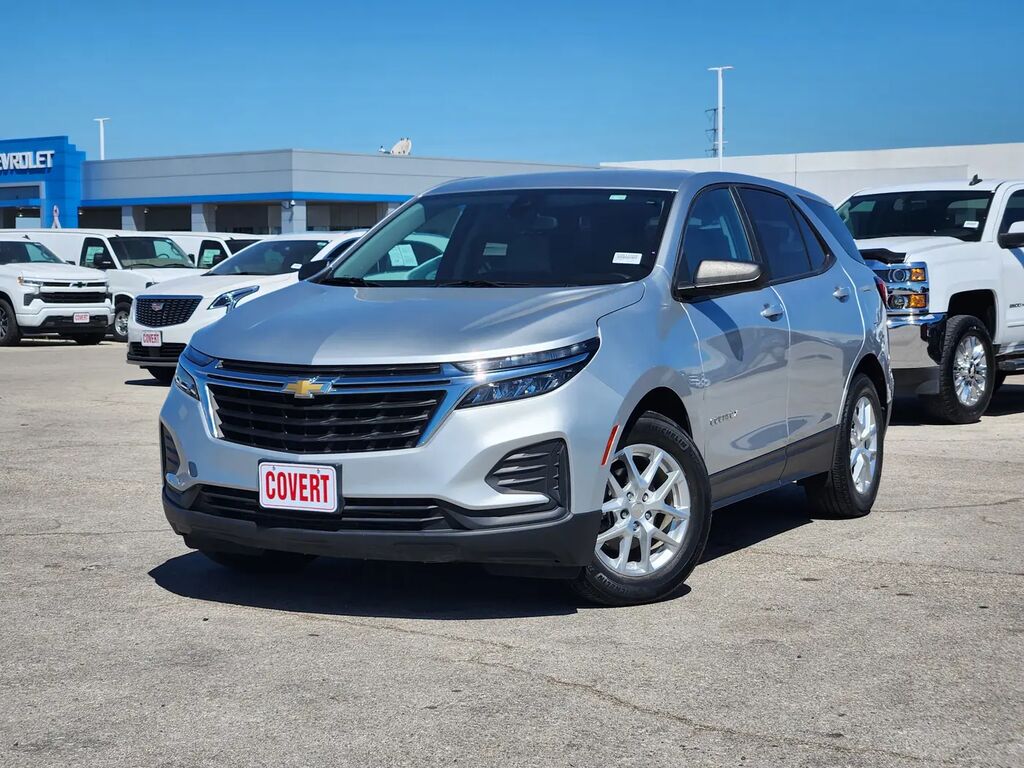 2022 Chevrolet Equinox LS — photo 1 of 17